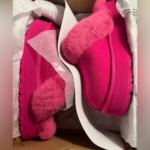 UGG peony pink Disquette Brand New size 6